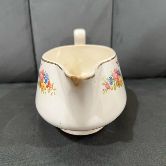 Vintage Homer Laughlin Gravy Boat - Brittany Maroon Floral w/ Gold Trim - B1315 - Picture 6 of 8